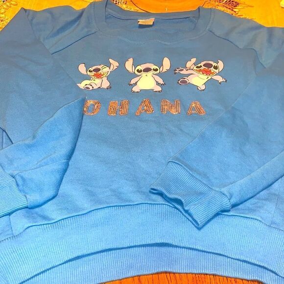 Disney Juniors top   - Picture 1 of 8